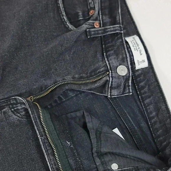 Abercrombie Ultra High Rise Ankle Straight Jeans- washed black - Picture 9 of 13